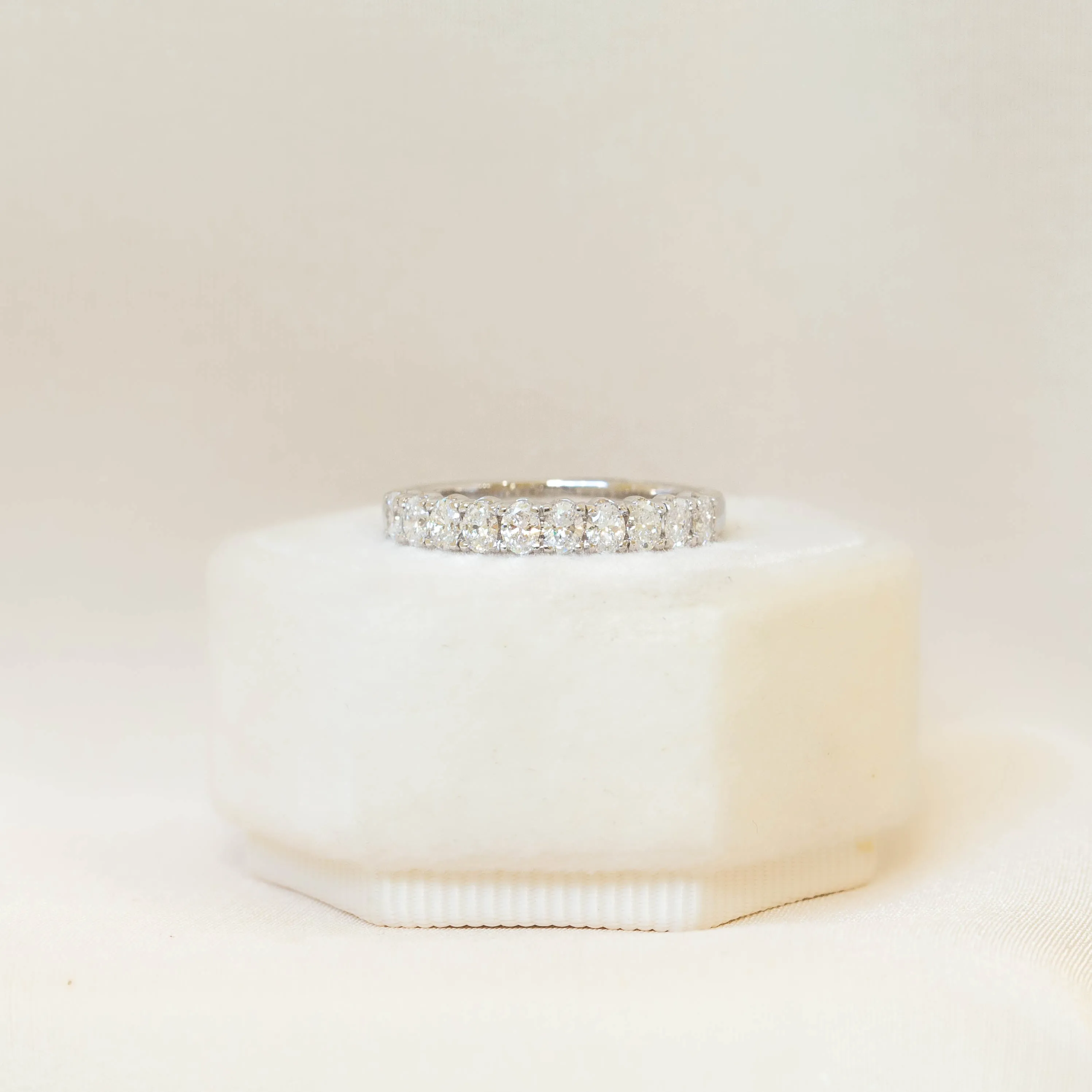 14kw .59ctw Oval Anniversary Diamond Band