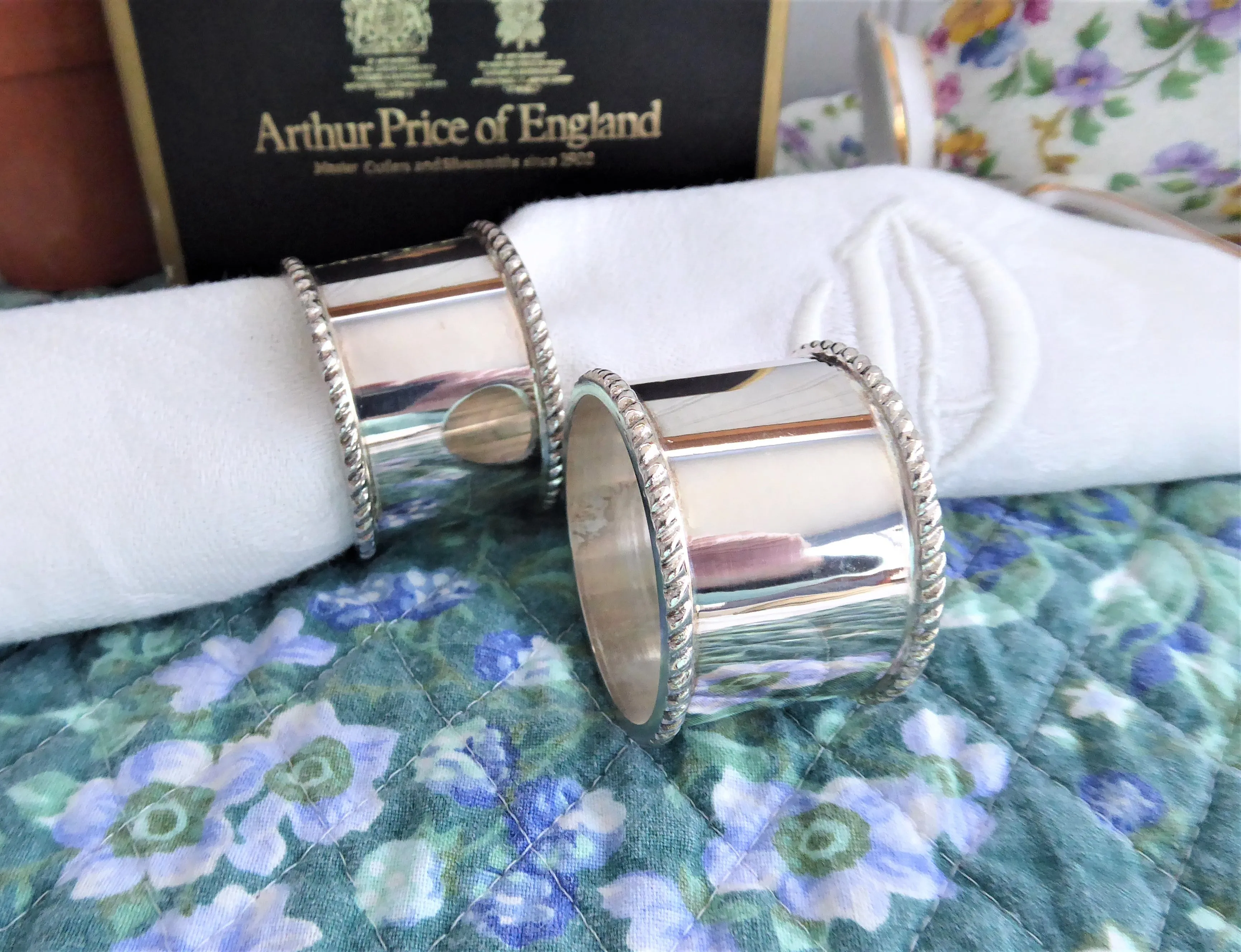 English Silver Napkin Rings Boxed Pair Mint 1970s Arthur Price England Silver Plate