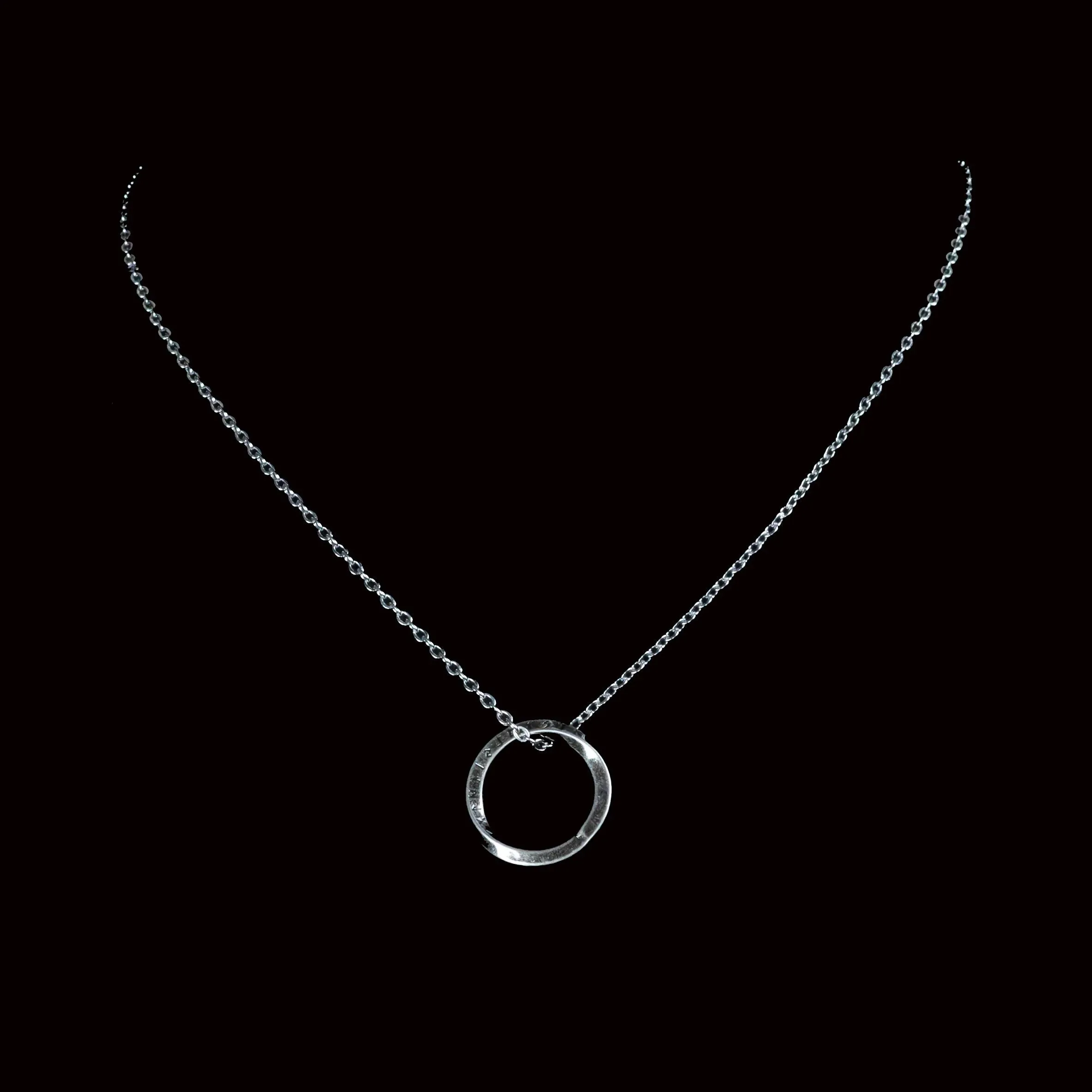 Erlend Circular Pendant with Chain Necklace