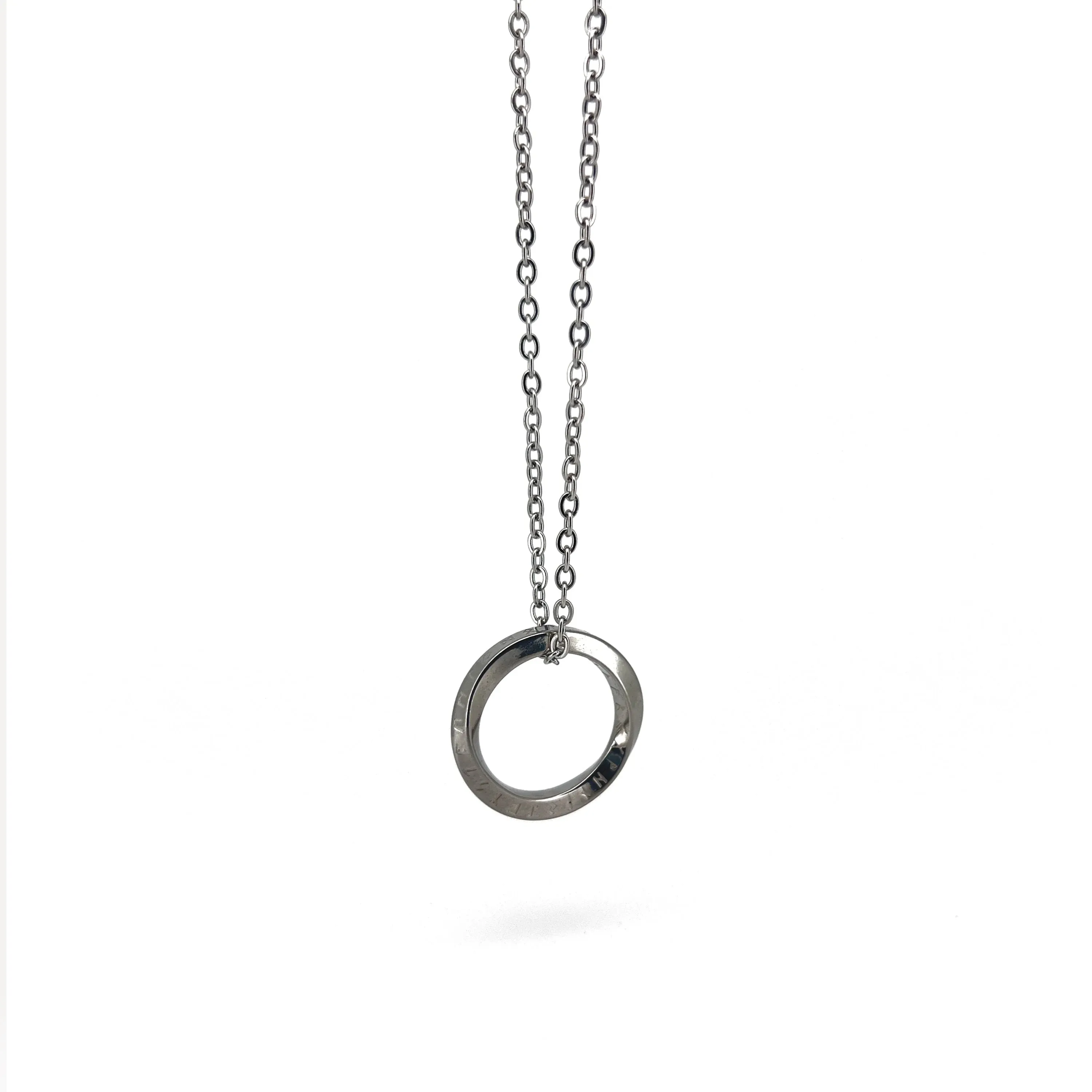 Erlend Circular Pendant with Chain Necklace