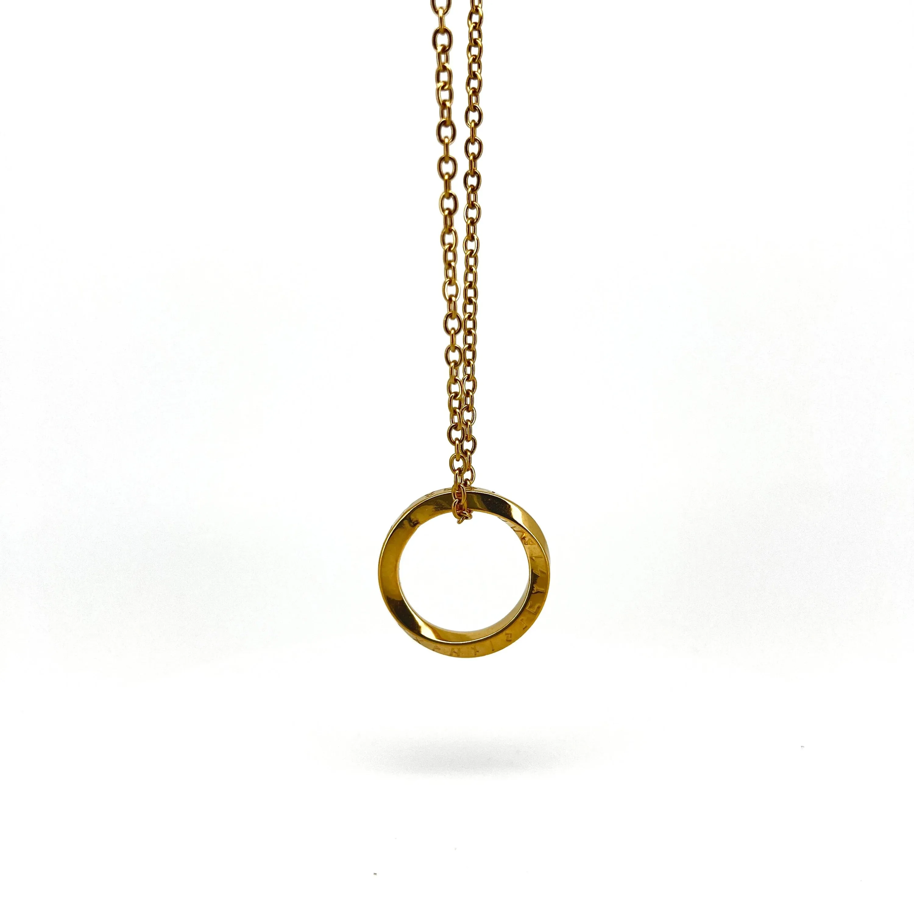 Erlend Circular Pendant with Chain Necklace